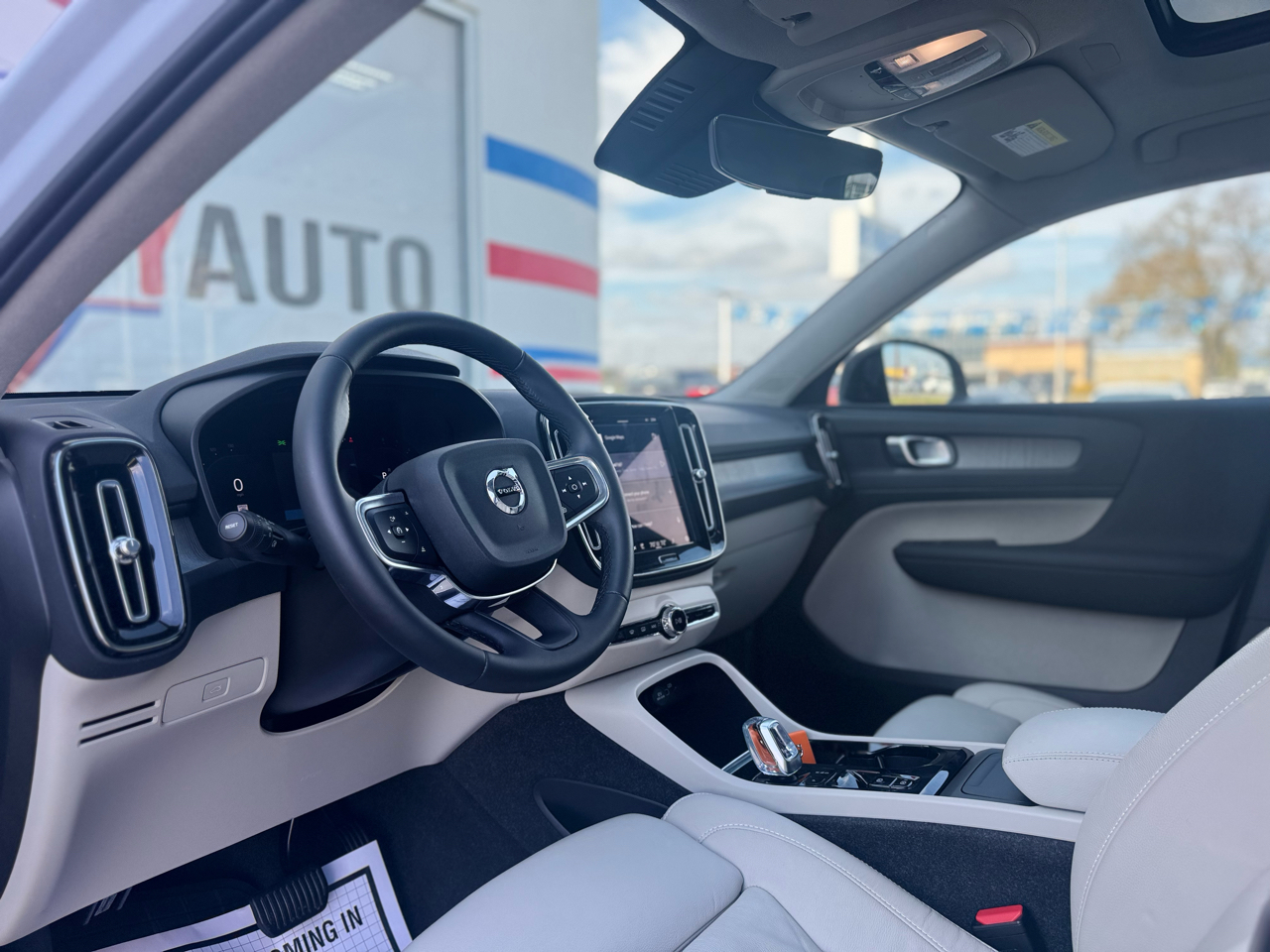 Volvo XC40 B5 Plus Dark AWD 2024