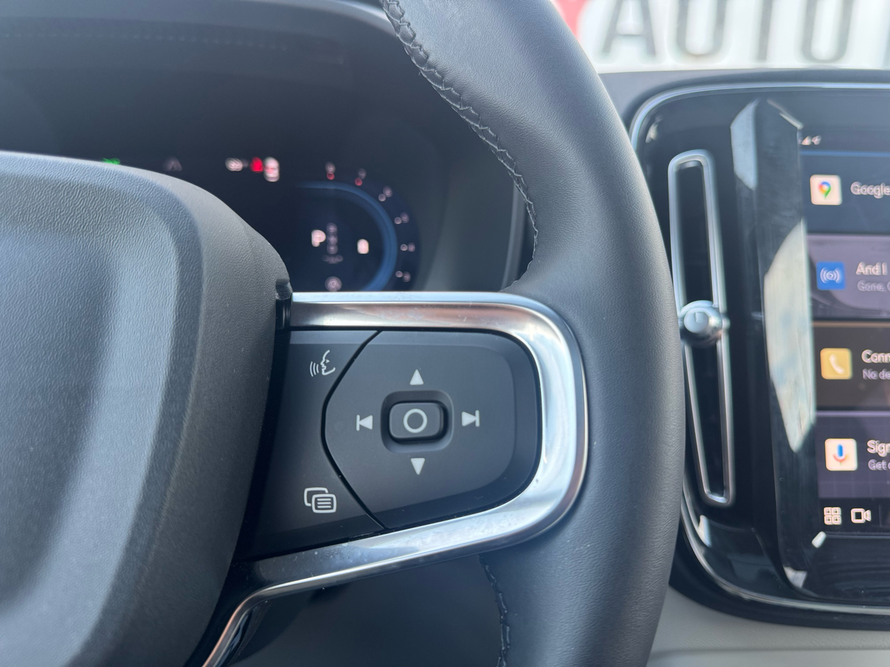 Volvo XC40 B5 Plus Dark AWD 2024