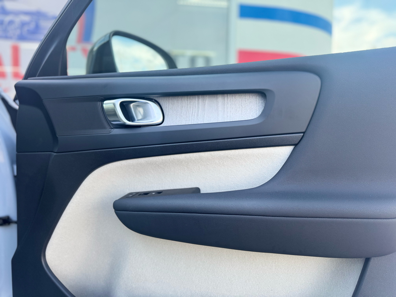 Volvo XC40 B5 Plus Dark AWD 2024