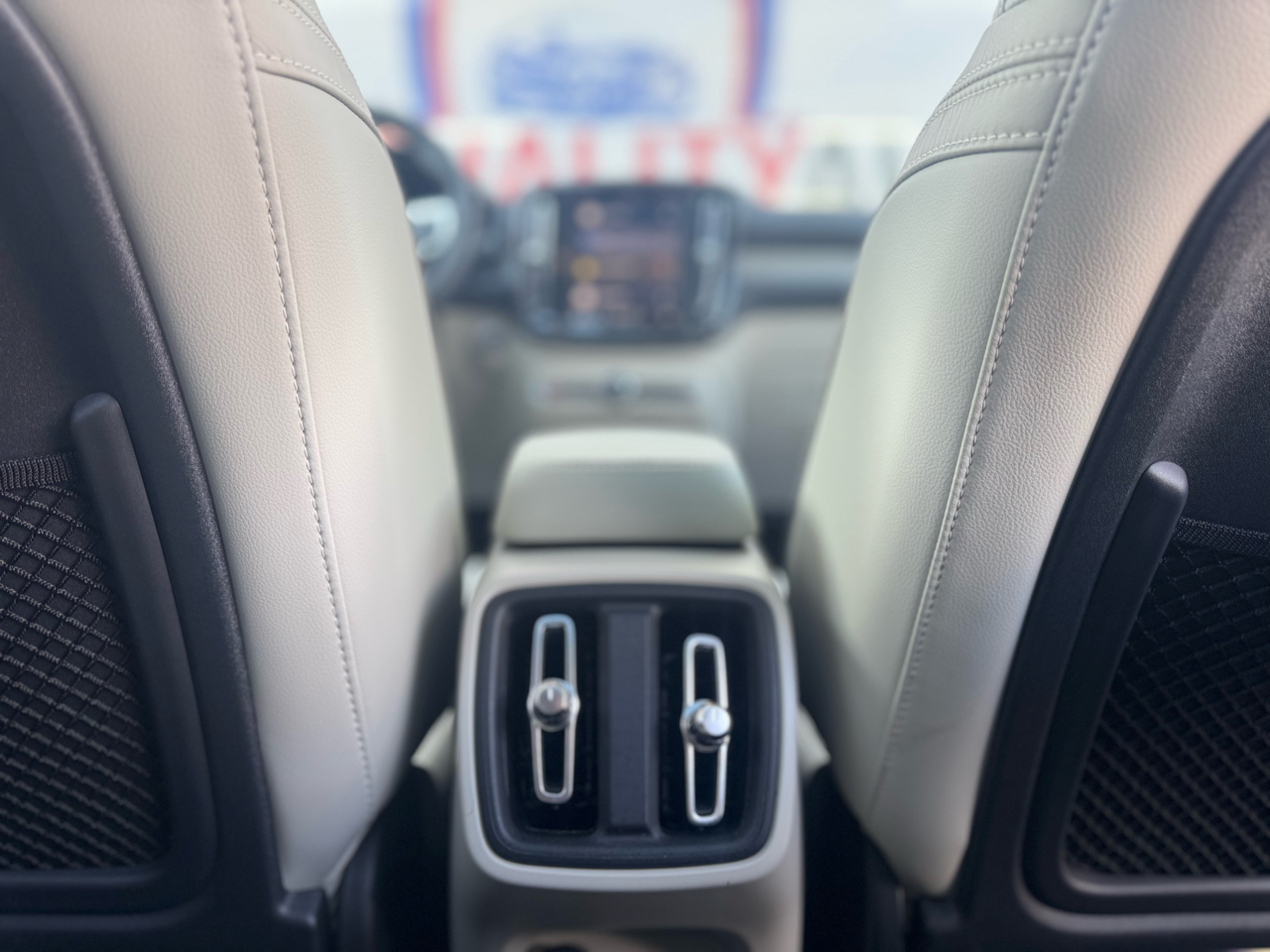 Volvo XC40 B5 Plus Dark AWD 2024