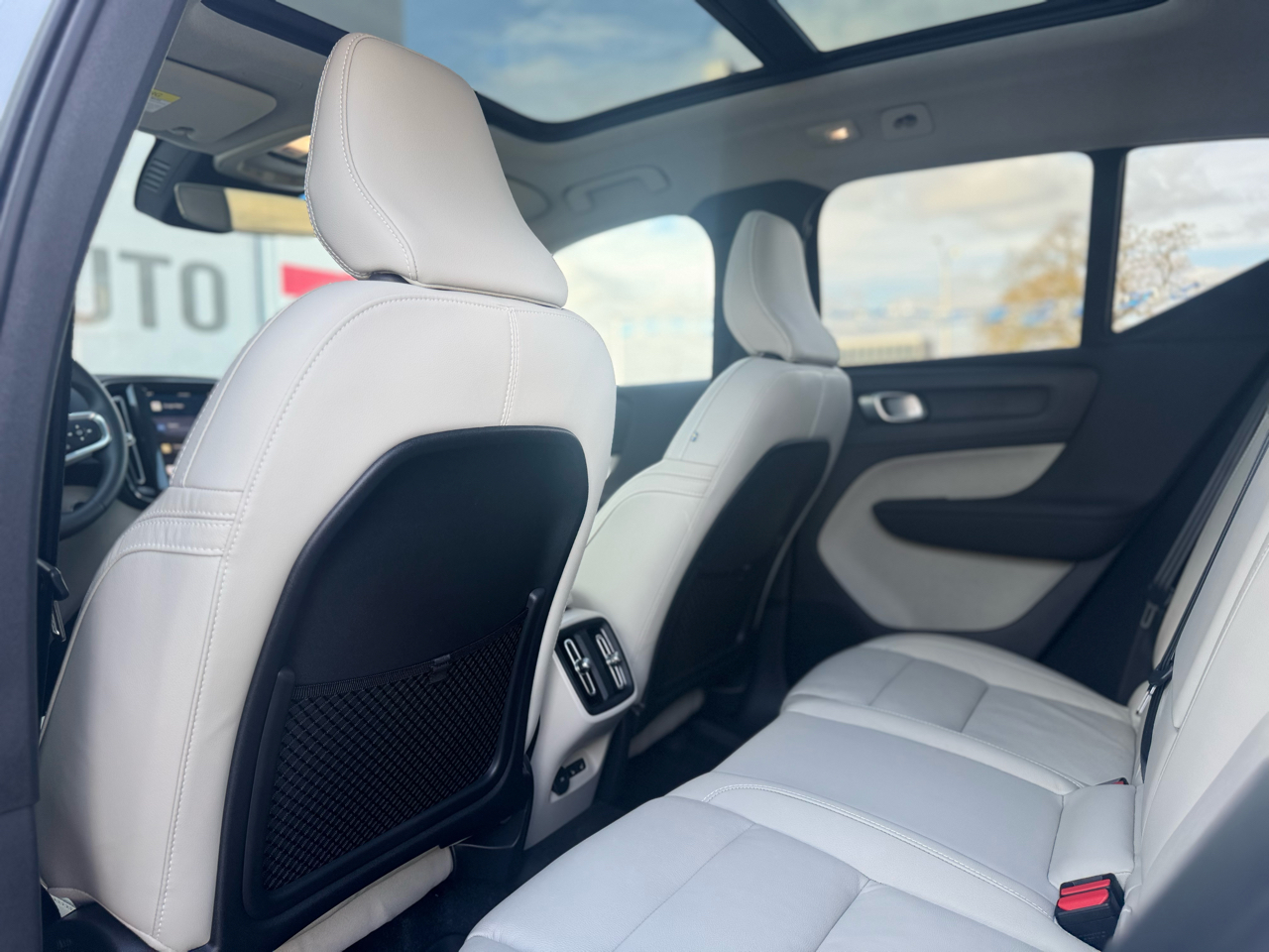 Volvo XC40 B5 Plus Dark AWD 2024