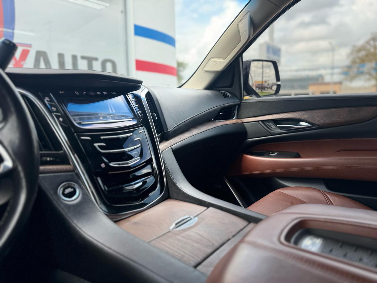 Cadillac Escalade ESV Luxury 4WD 2016