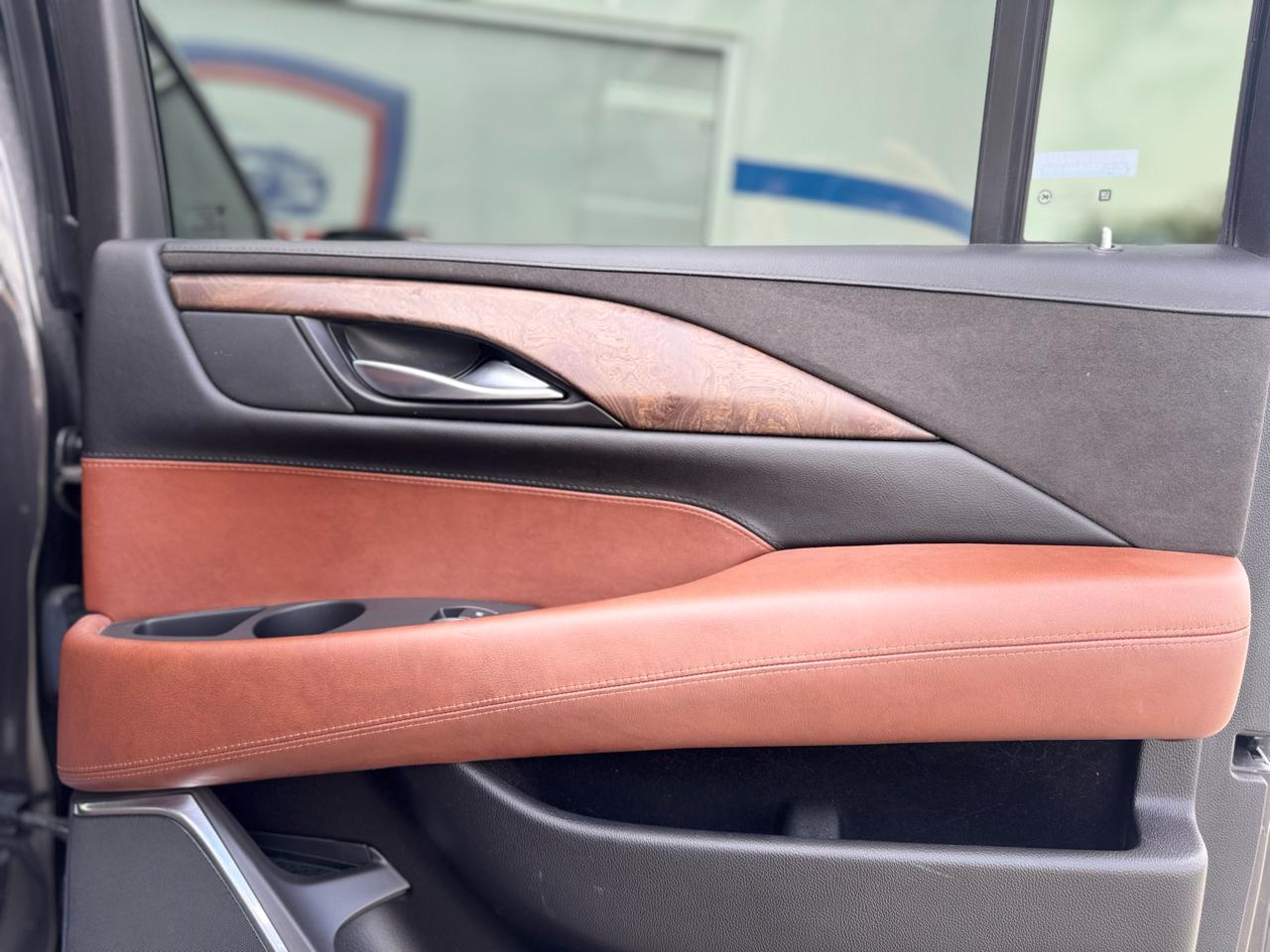 Cadillac Escalade ESV Luxury 4WD 2016