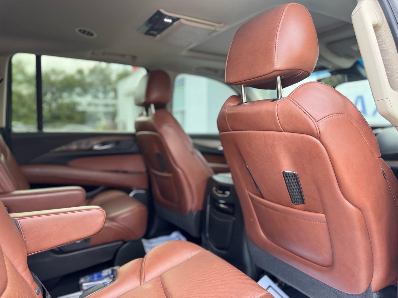 Cadillac Escalade ESV Luxury 4WD 2016