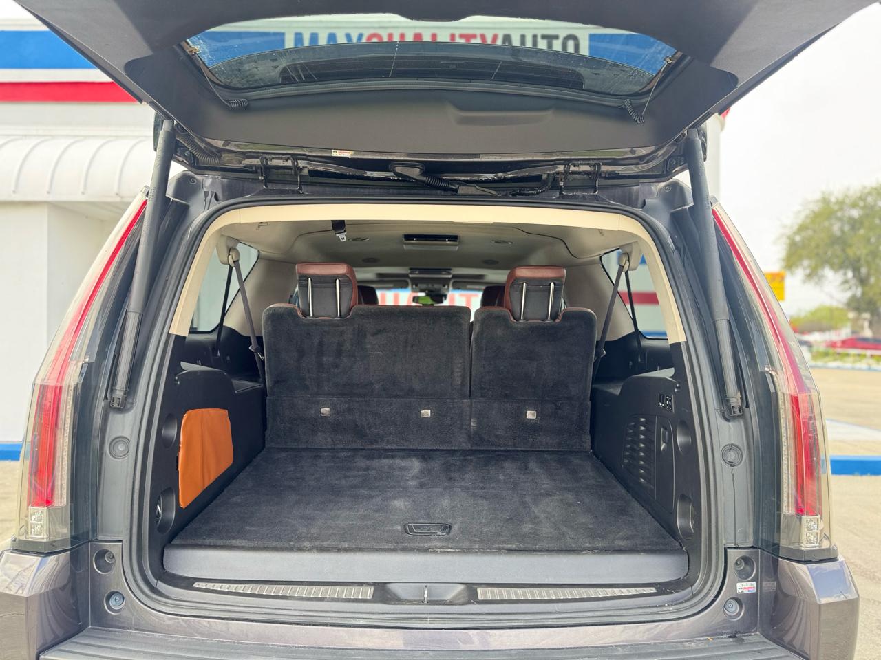 Cadillac Escalade ESV Luxury 4WD 2016