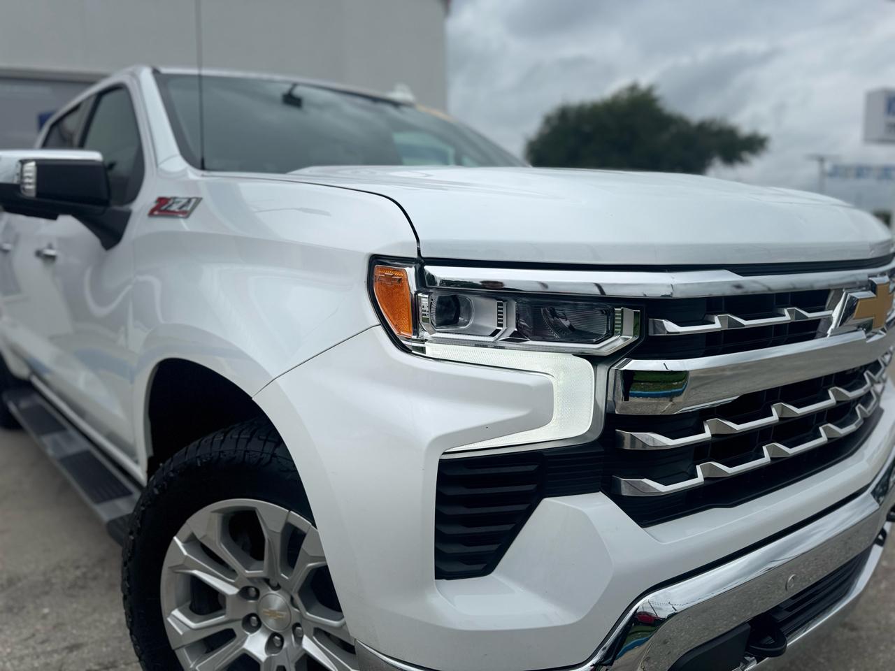 Chevrolet Silverado 1500 LTZ Crew Cab 4WD 2023