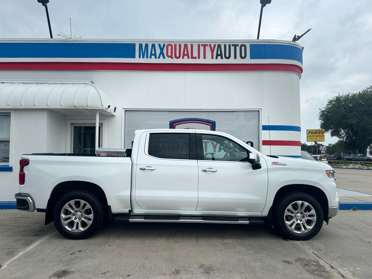 Chevrolet Silverado 1500 LTZ Crew Cab 4WD 2023