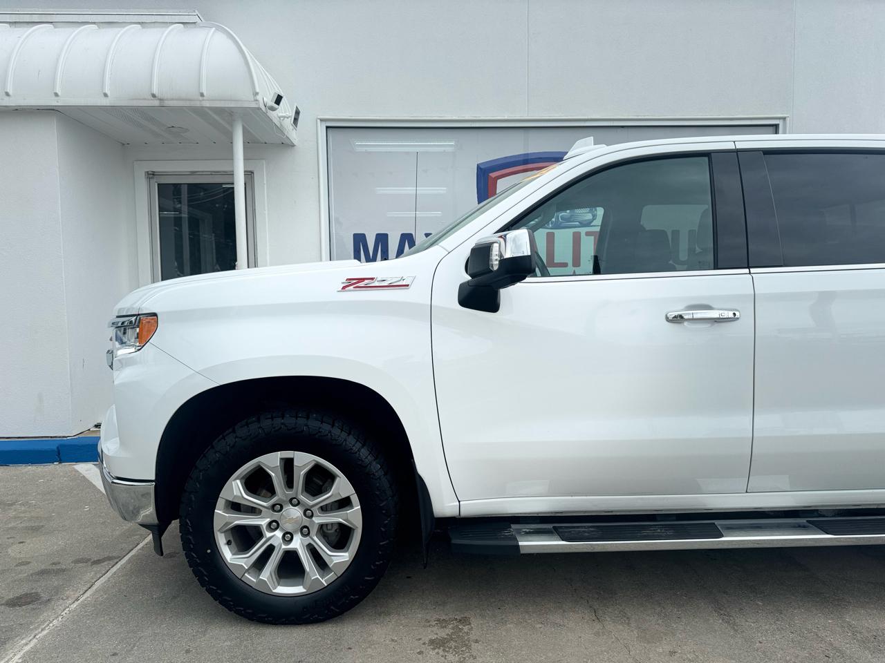 Chevrolet Silverado 1500 LTZ Crew Cab 4WD 2023