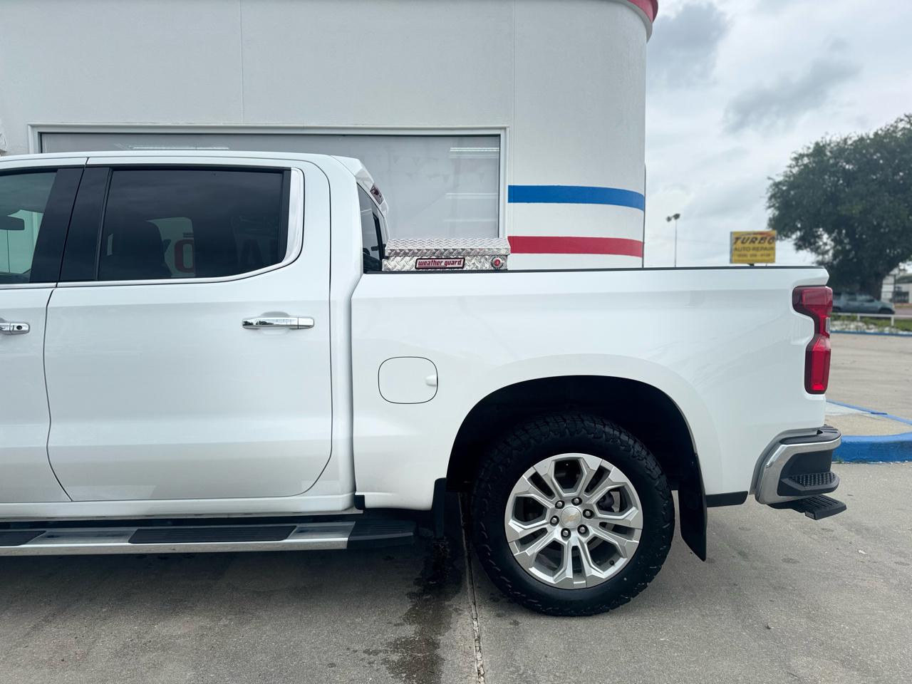 Chevrolet Silverado 1500 LTZ Crew Cab 4WD 2023