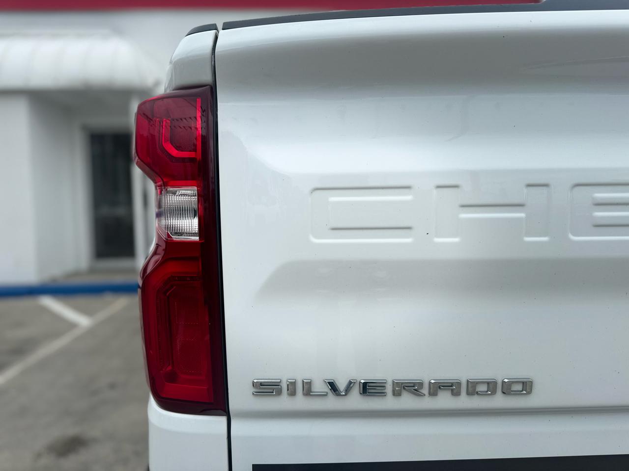 Chevrolet Silverado 1500 LTZ Crew Cab 4WD 2023