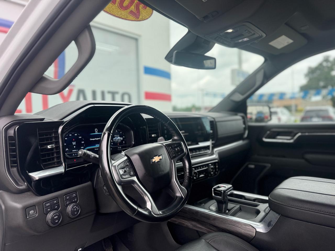 Chevrolet Silverado 1500 LTZ Crew Cab 4WD 2023