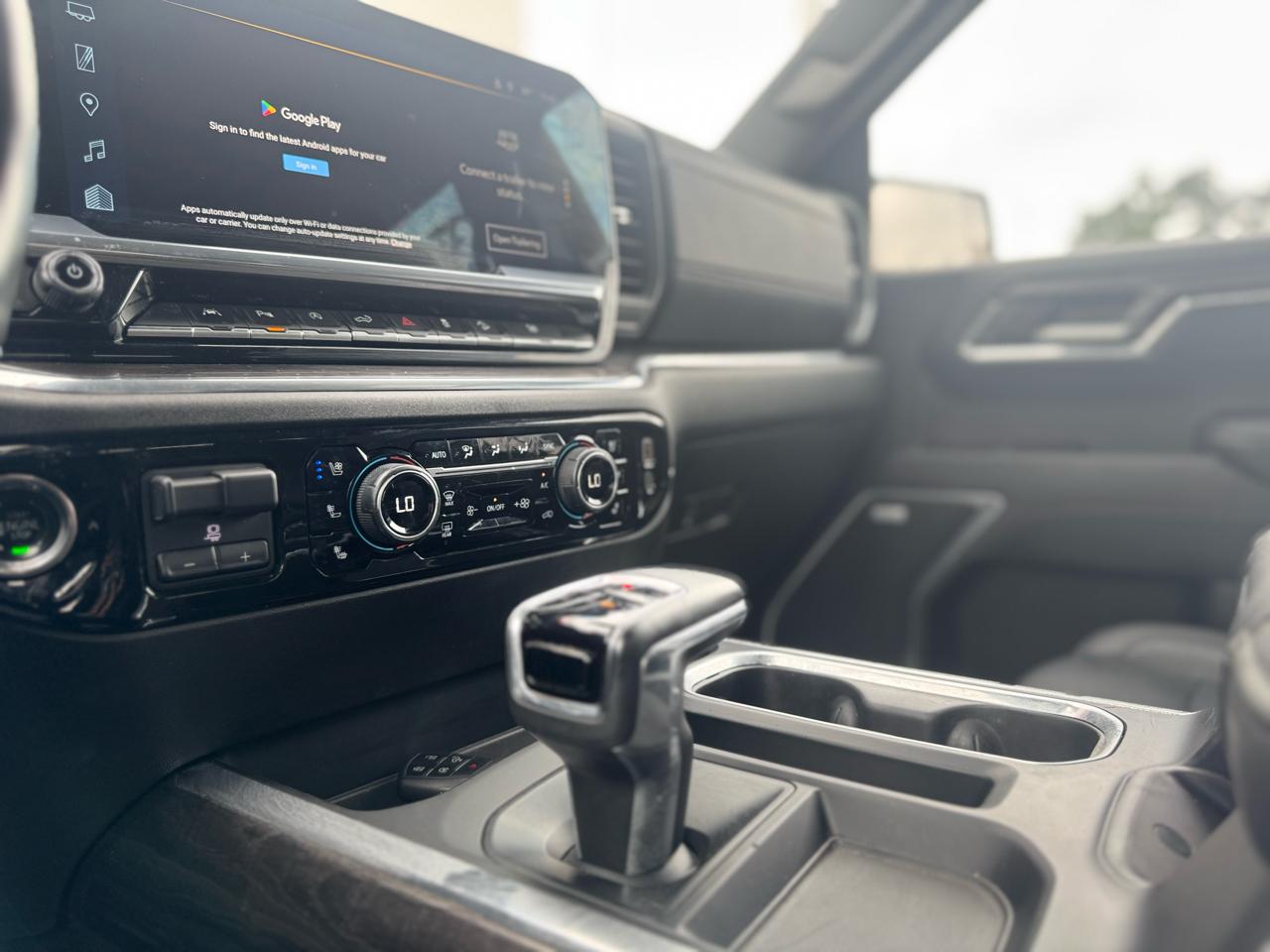 Chevrolet Silverado 1500 LTZ Crew Cab 4WD 2023