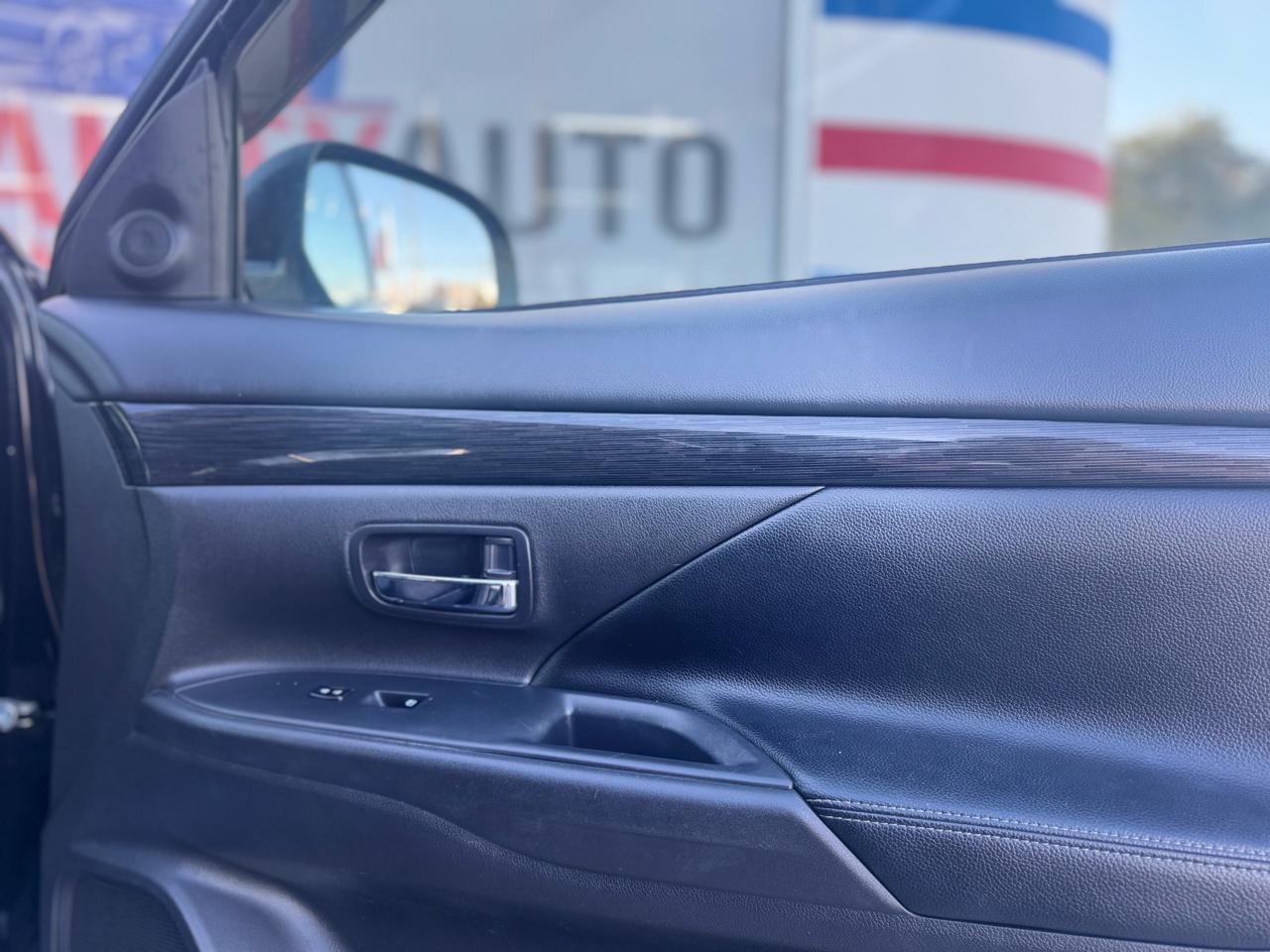 Mitsubishi Outlander SEL AWD 2018