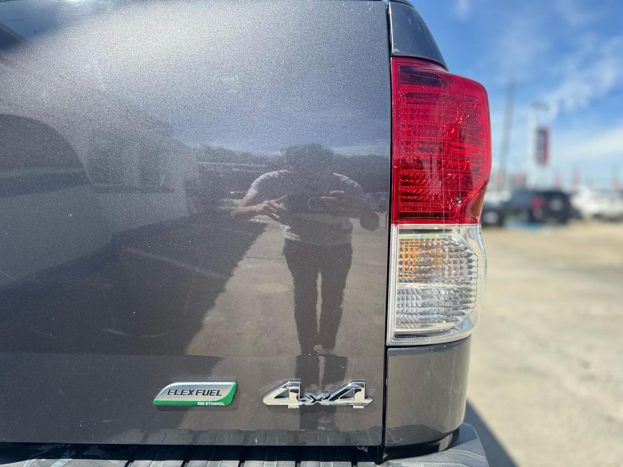 Toyota Tundra Tundra-Grade 5.7L FFV Double Cab 4WD 2012