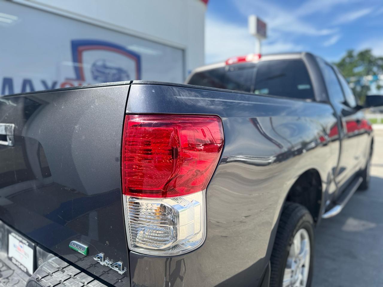 Toyota Tundra Tundra-Grade 5.7L FFV Double Cab 4WD 2012