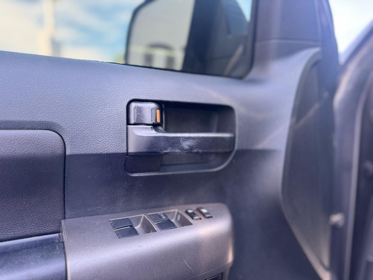 Toyota Tundra Tundra-Grade 5.7L FFV Double Cab 4WD 2012