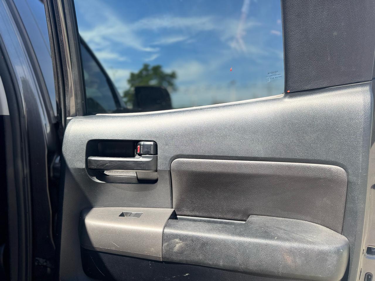 Toyota Tundra Tundra-Grade 5.7L FFV Double Cab 4WD 2012