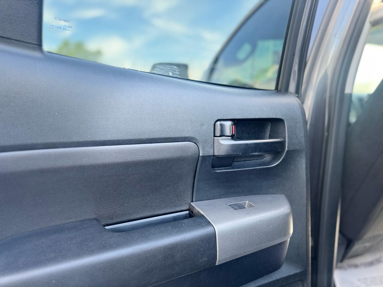 Toyota Tundra Tundra-Grade 5.7L FFV Double Cab 4WD 2012