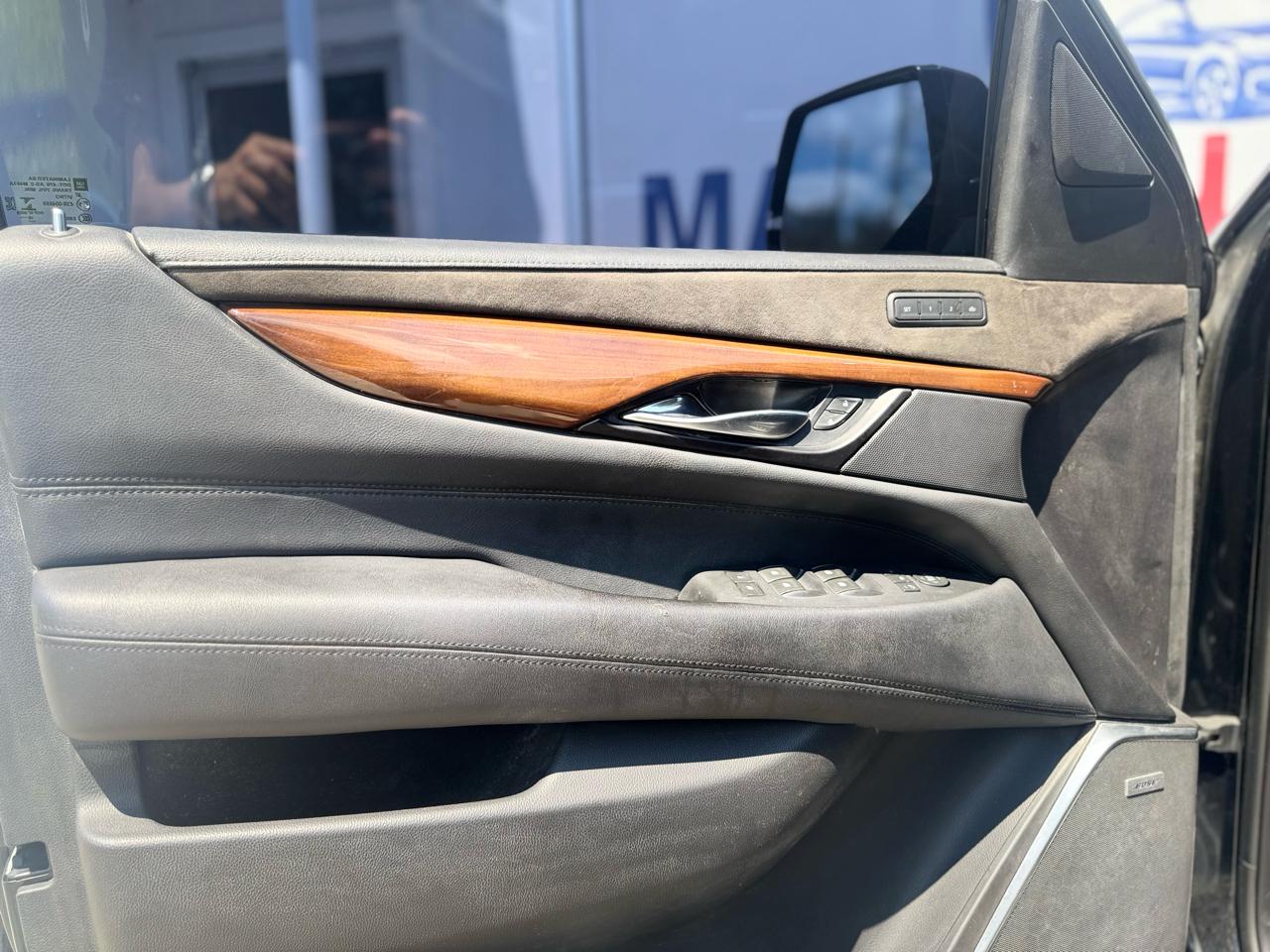 Cadillac Escalade ESV Luxury 4WD 2019