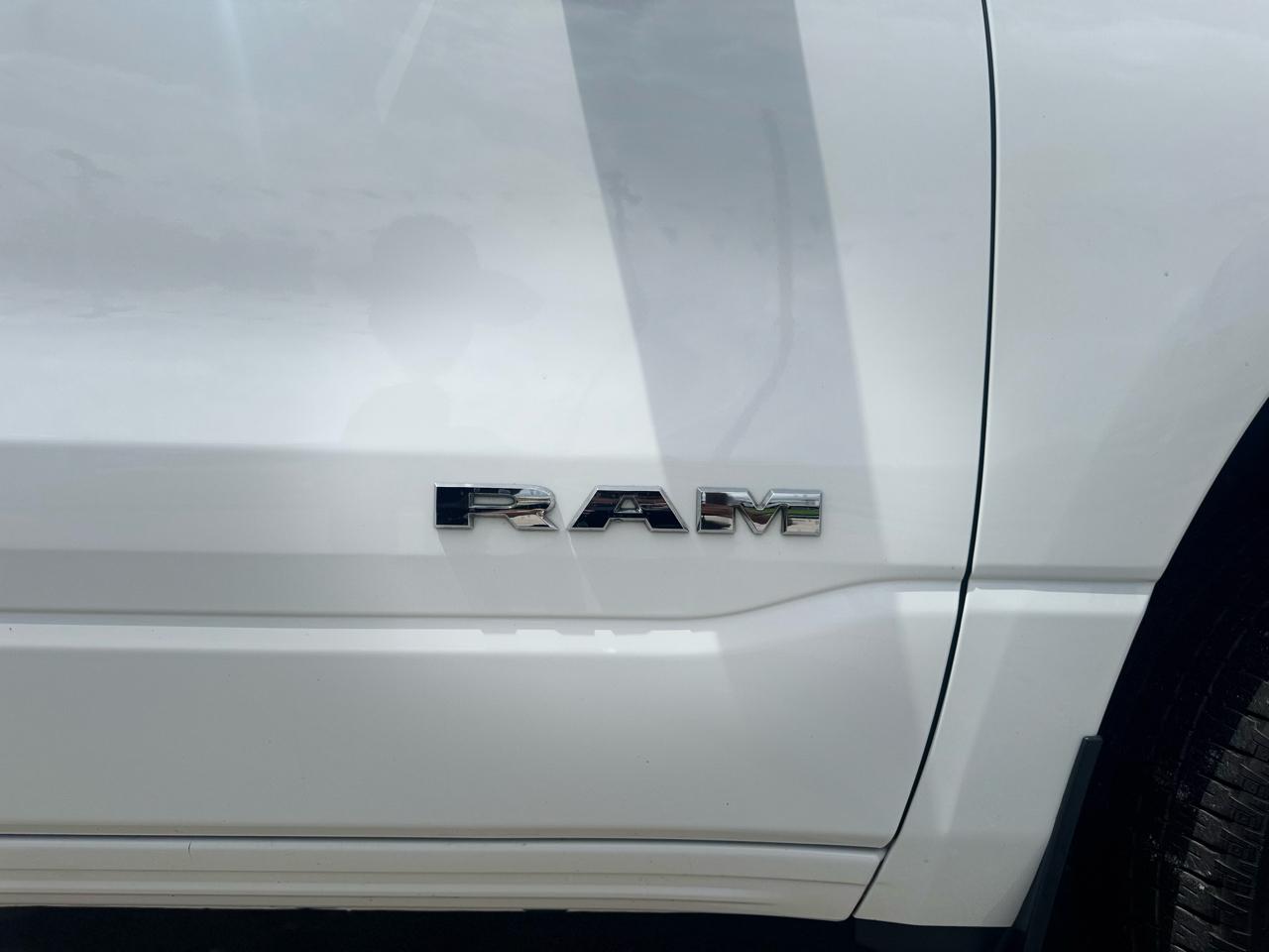 RAM 1500 Big Horn Crew Cab SWB 4WD 2022