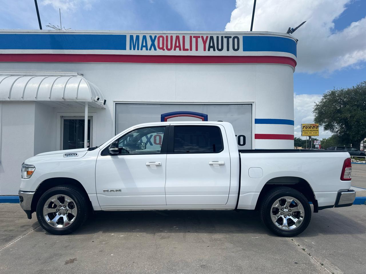 RAM 1500 Big Horn Crew Cab SWB 4WD 2022