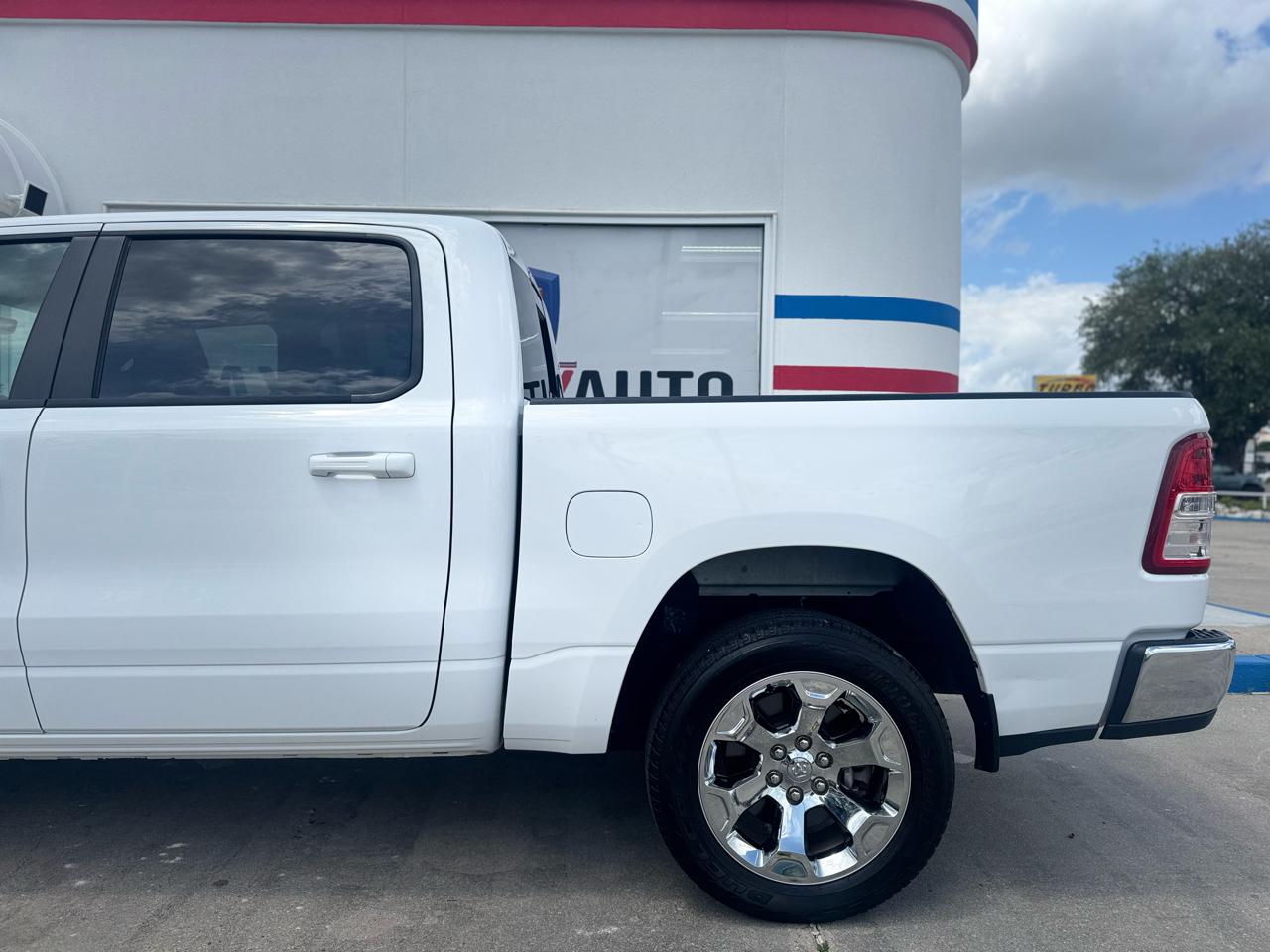 RAM 1500 Big Horn Crew Cab SWB 4WD 2022