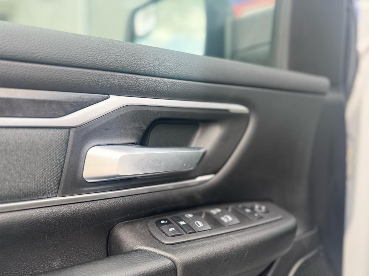 RAM 1500 Big Horn Crew Cab SWB 4WD 2022