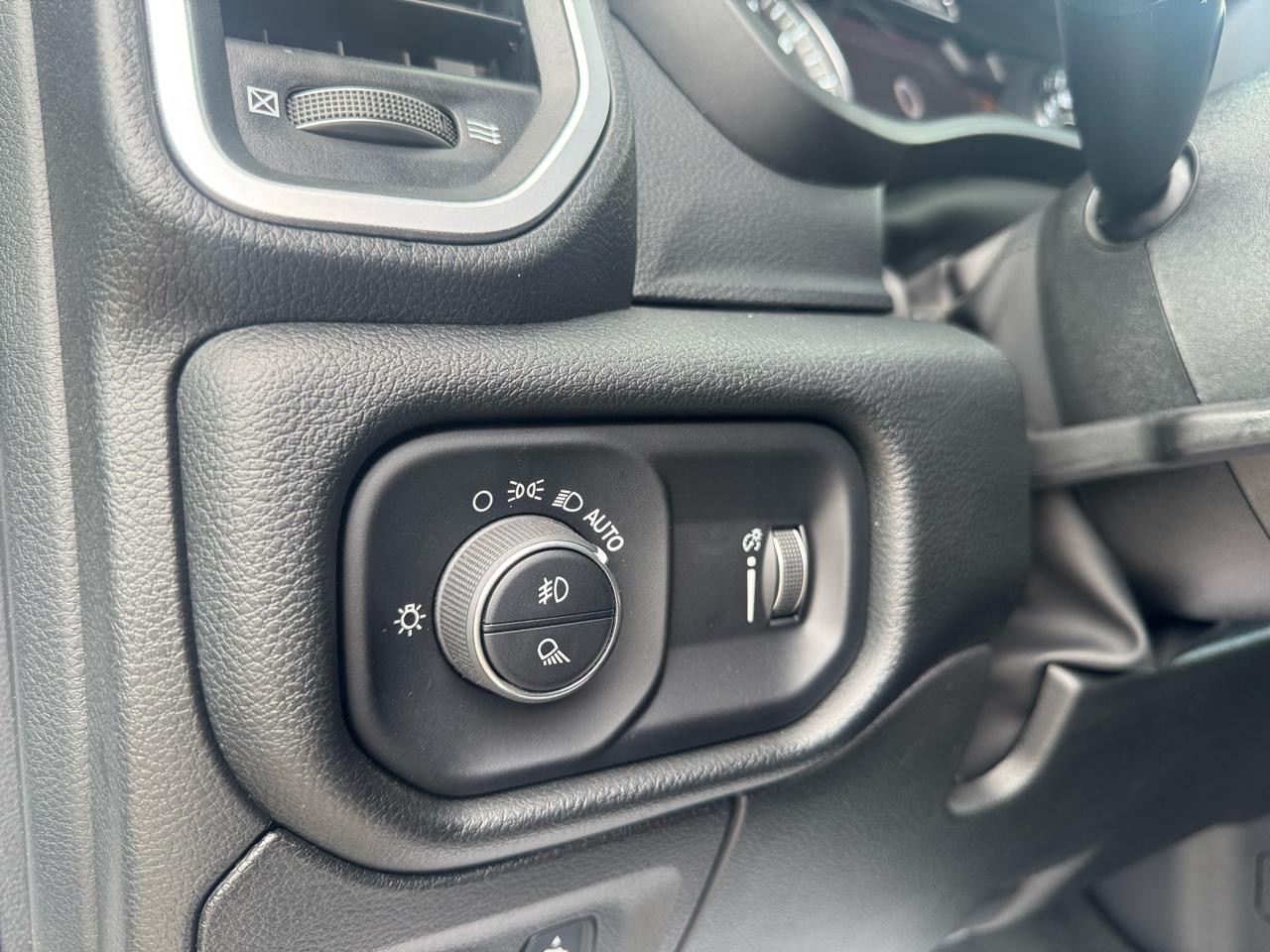 RAM 1500 Big Horn Crew Cab SWB 4WD 2022