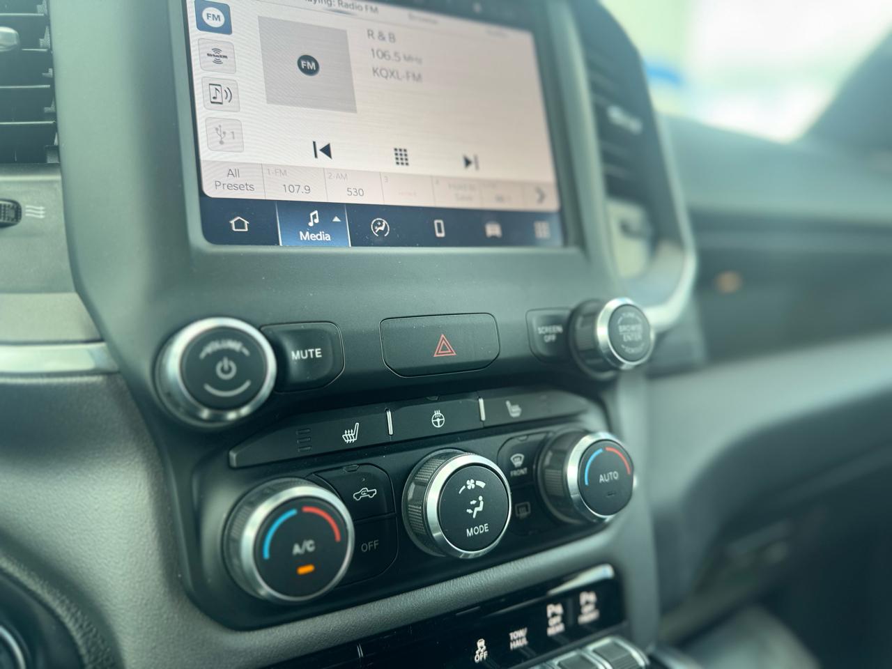 RAM 1500 Big Horn Crew Cab SWB 4WD 2022