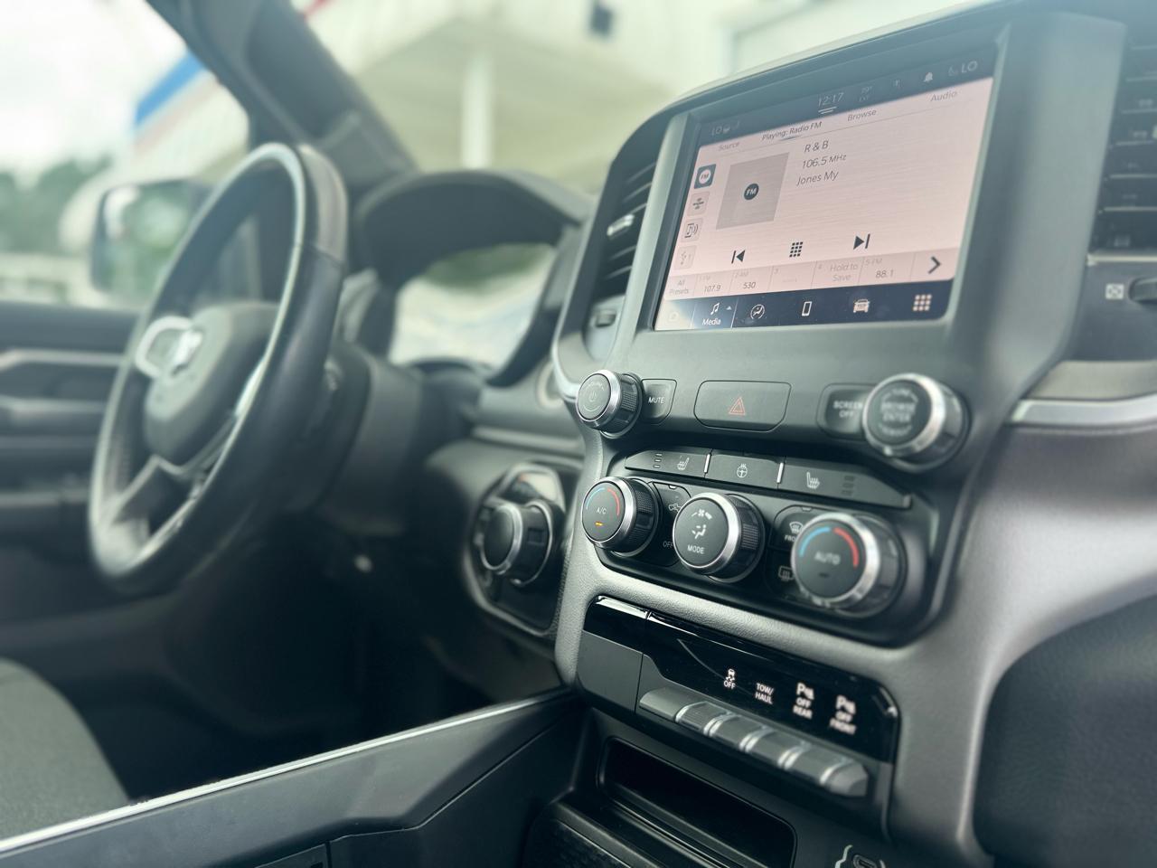 RAM 1500 Big Horn Crew Cab SWB 4WD 2022