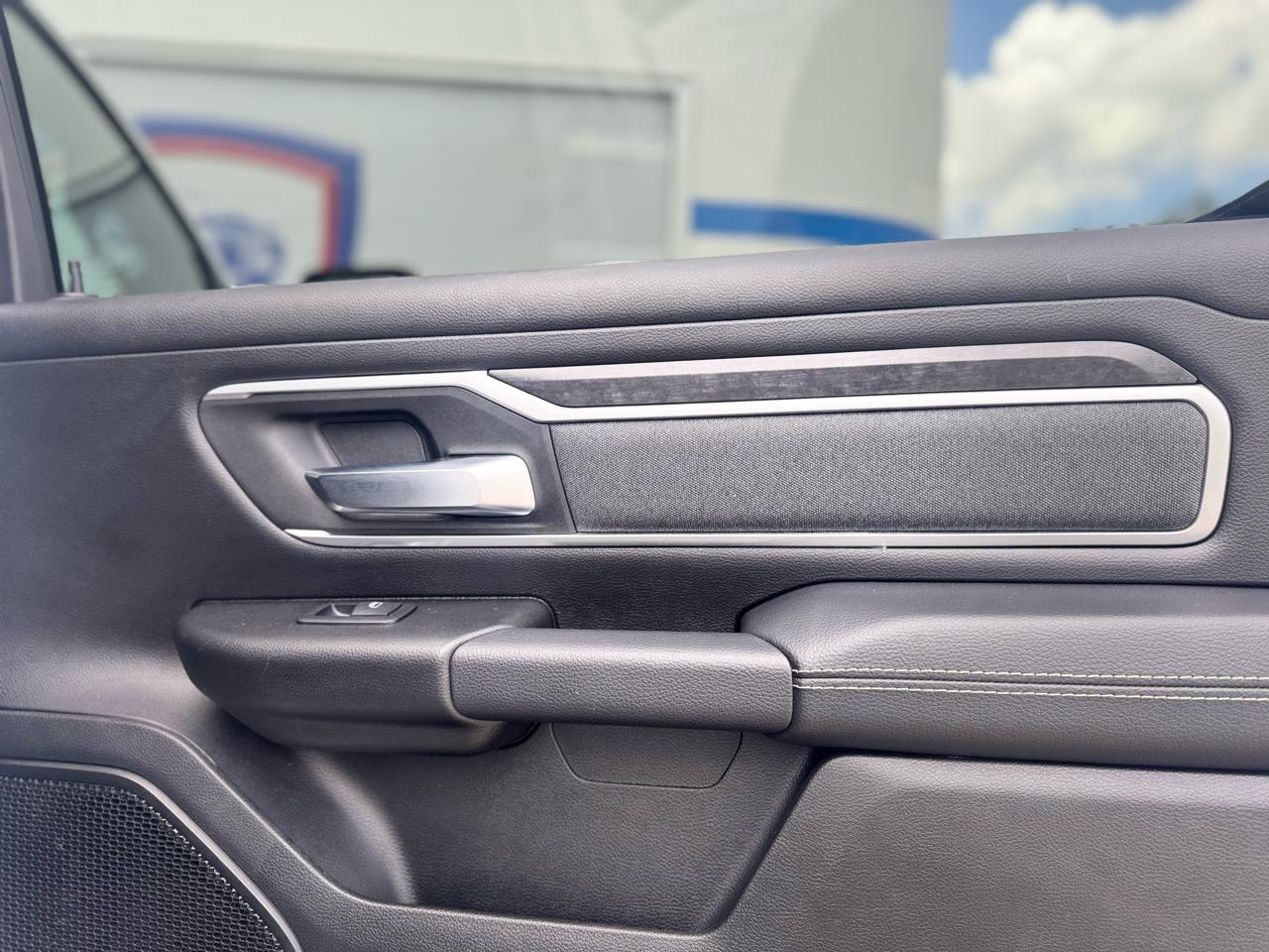 RAM 1500 Big Horn Crew Cab SWB 4WD 2022