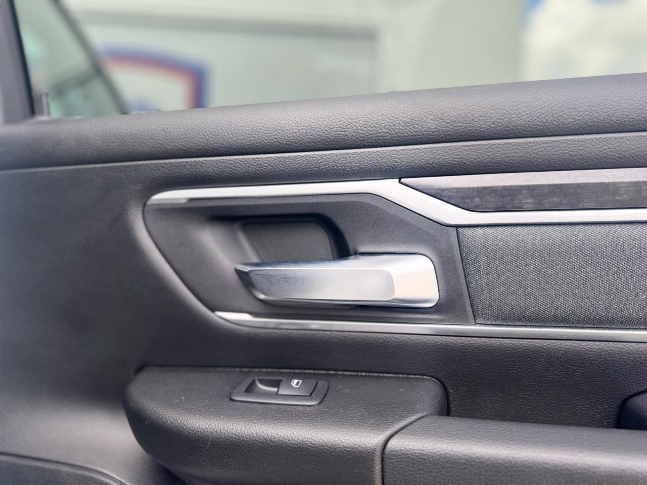 RAM 1500 Big Horn Crew Cab SWB 4WD 2022