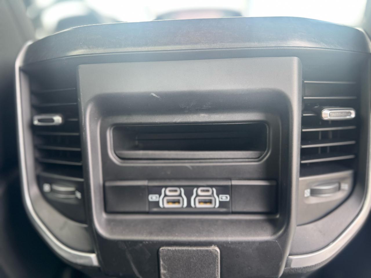 RAM 1500 Big Horn Crew Cab SWB 4WD 2022