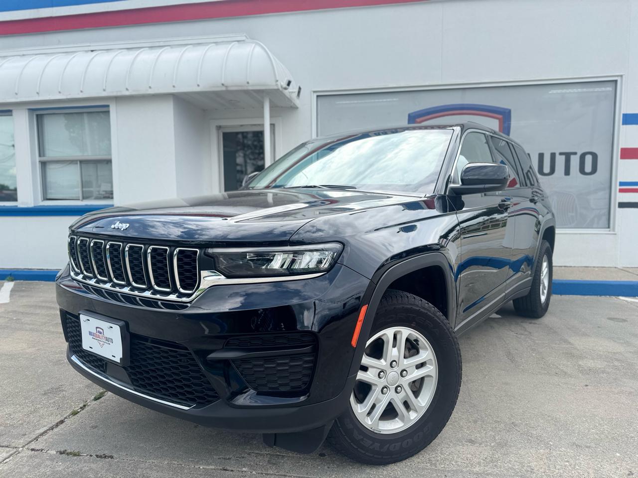 Jeep Grand Cherokee Laredo 4WD 2023