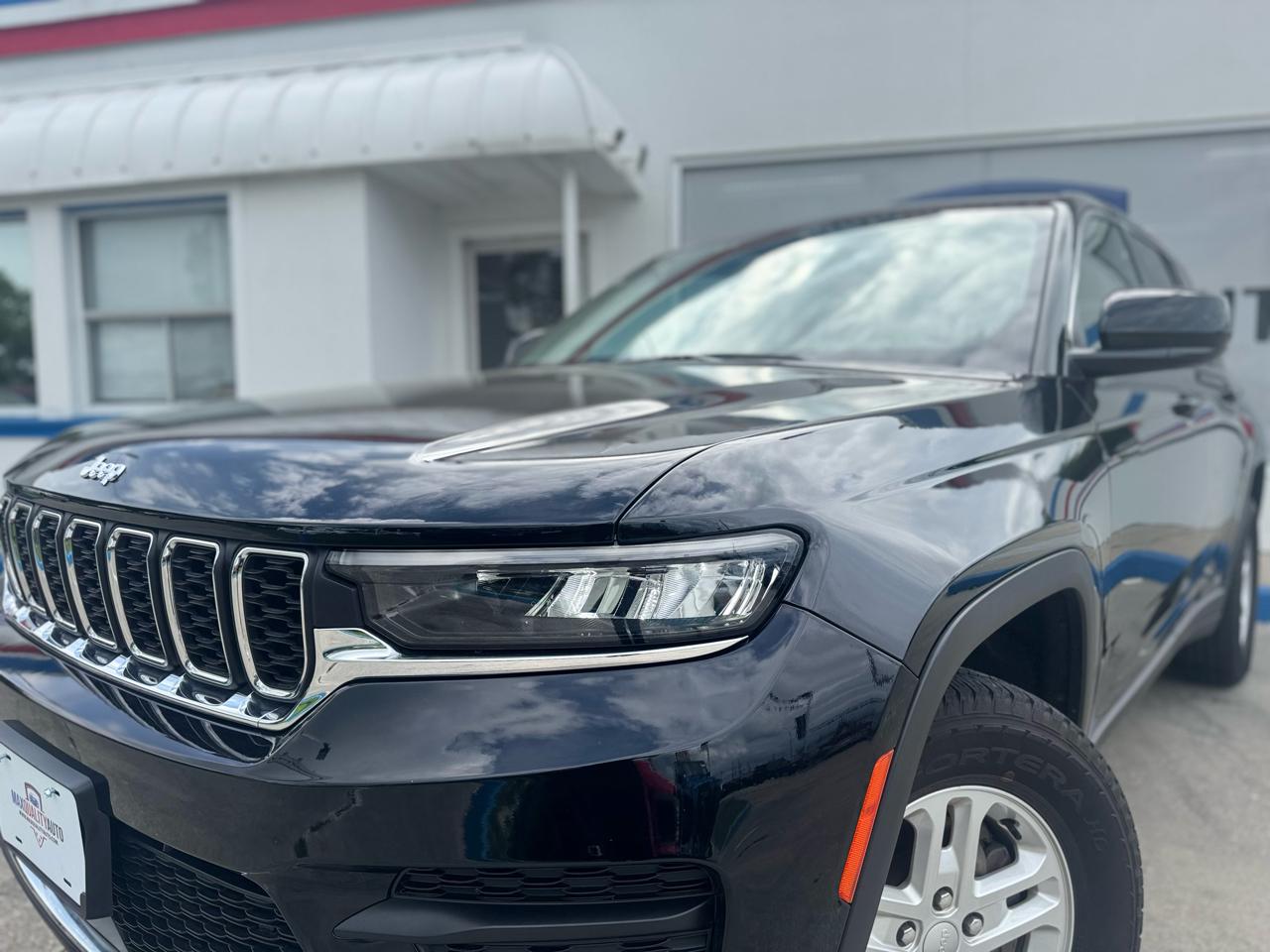 Jeep Grand Cherokee Laredo 4WD 2023