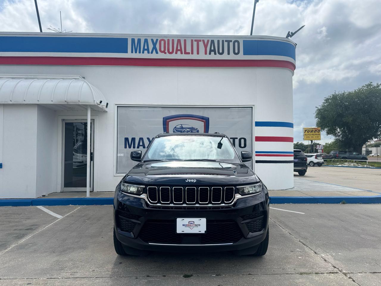Jeep Grand Cherokee Laredo 4WD 2023
