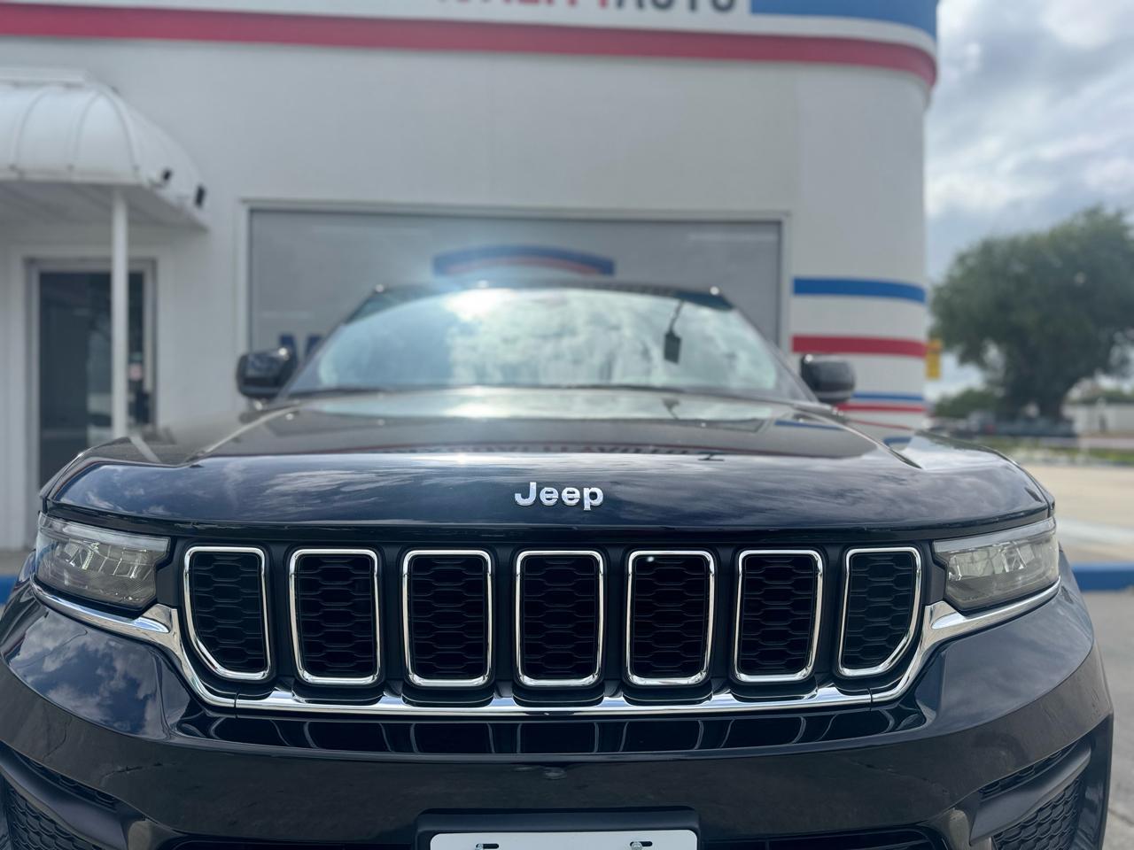 Jeep Grand Cherokee Laredo 4WD 2023