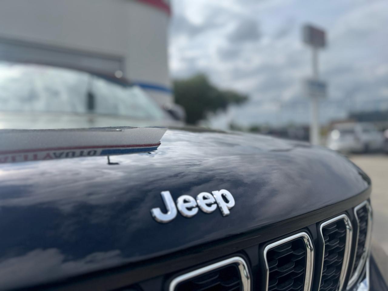 Jeep Grand Cherokee Laredo 4WD 2023