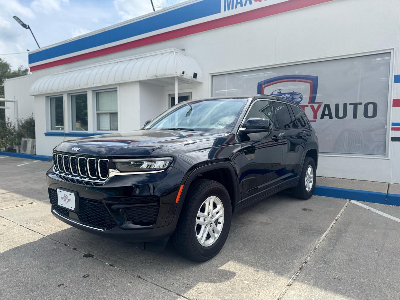 Jeep Grand Cherokee Laredo 4WD 2023