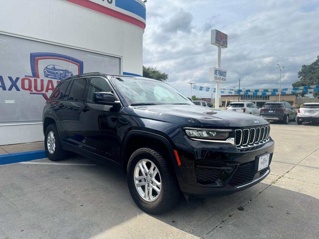 Jeep Grand Cherokee Laredo 4WD 2023