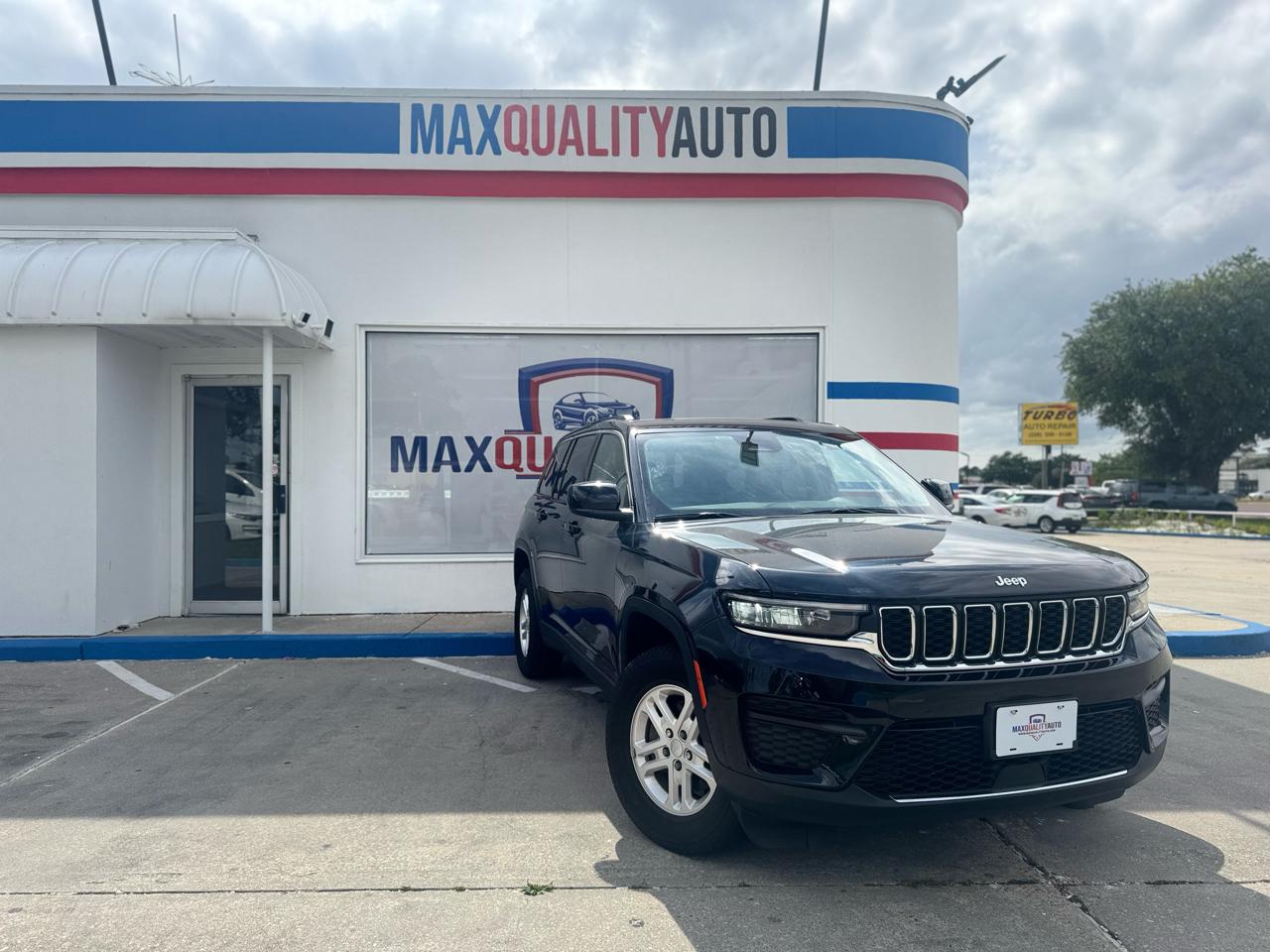 Jeep Grand Cherokee Laredo 4WD 2023