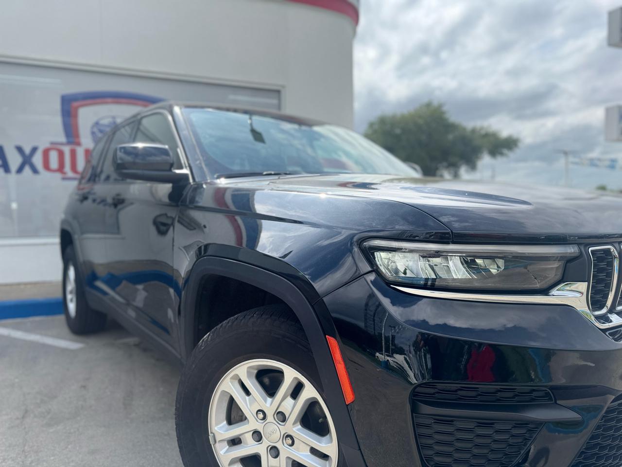Jeep Grand Cherokee Laredo 4WD 2023