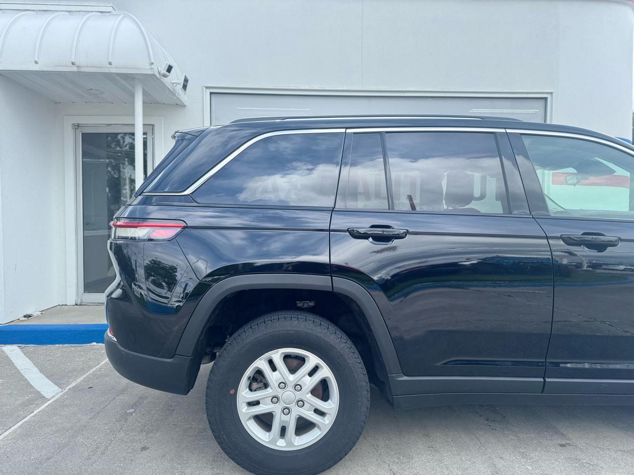 Jeep Grand Cherokee Laredo 4WD 2023
