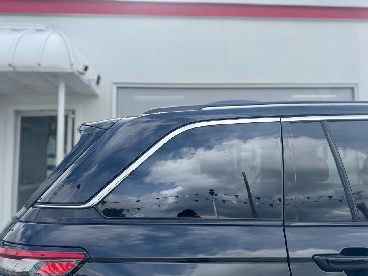 Jeep Grand Cherokee Laredo 4WD 2023