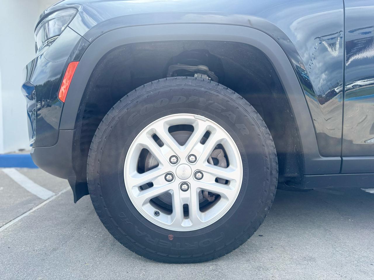 Jeep Grand Cherokee Laredo 4WD 2023
