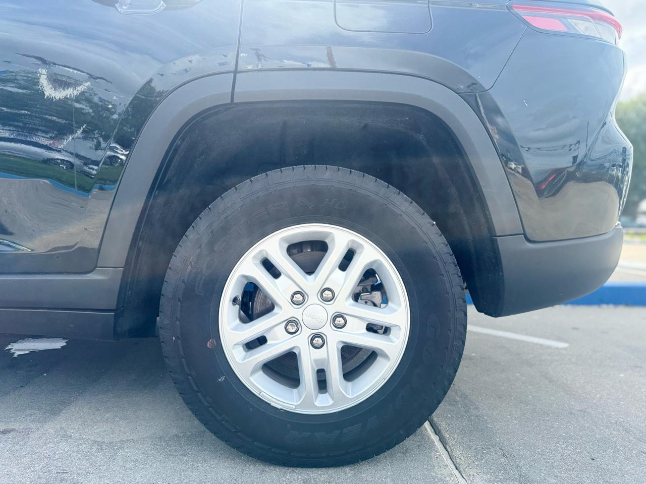 Jeep Grand Cherokee Laredo 4WD 2023