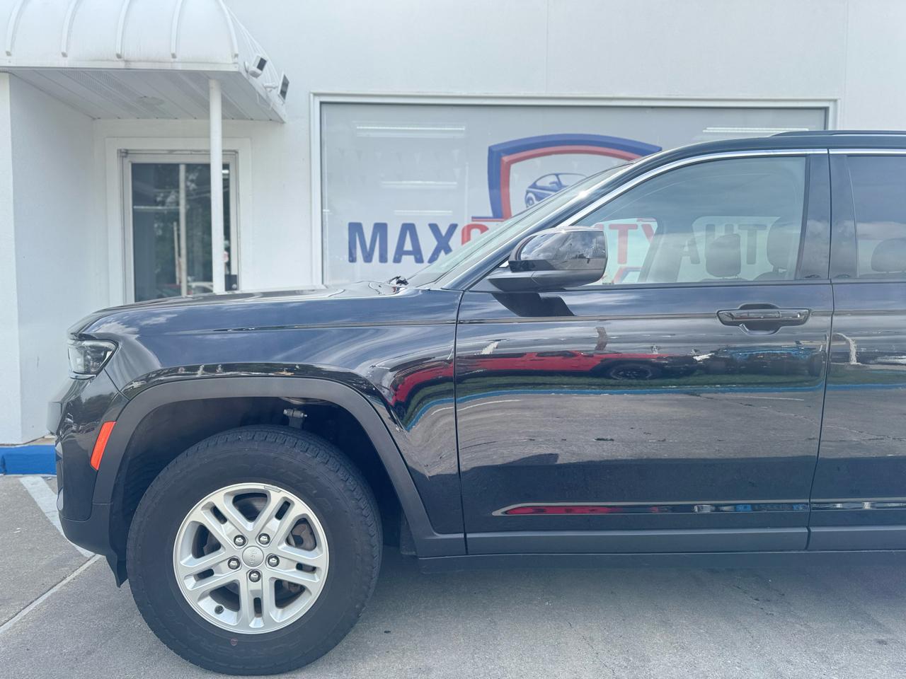 Jeep Grand Cherokee Laredo 4WD 2023