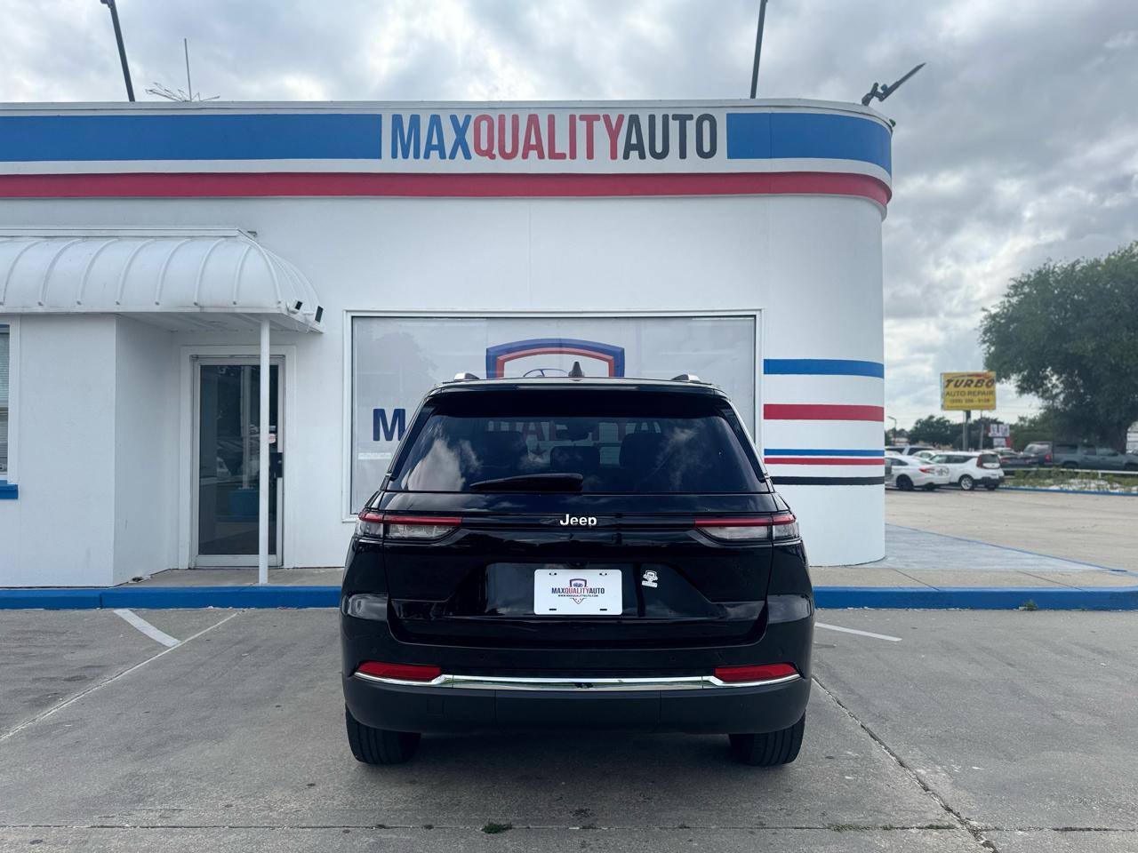 Jeep Grand Cherokee Laredo 4WD 2023