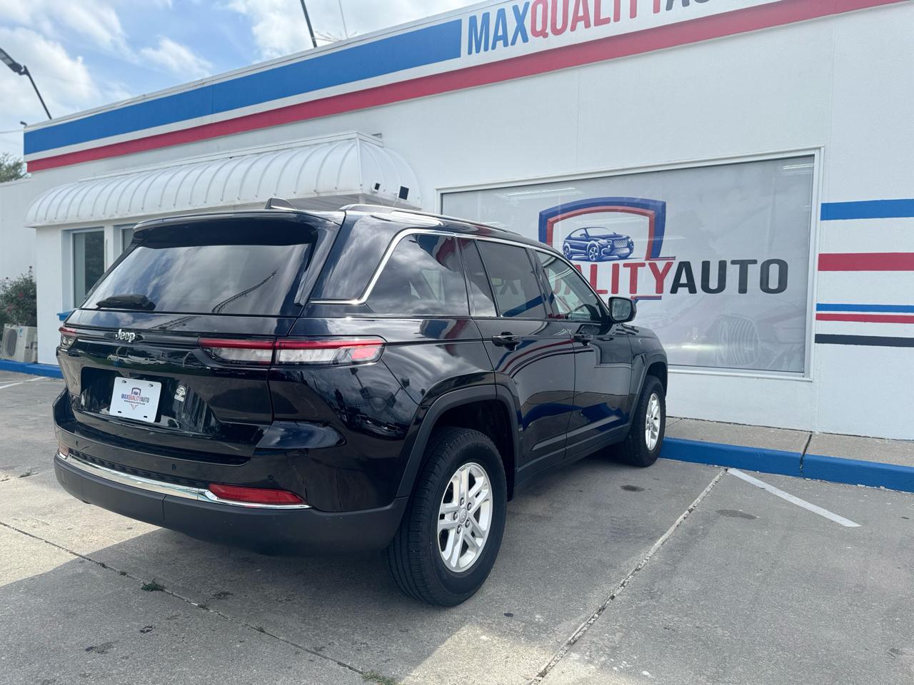 Jeep Grand Cherokee Laredo 4WD 2023