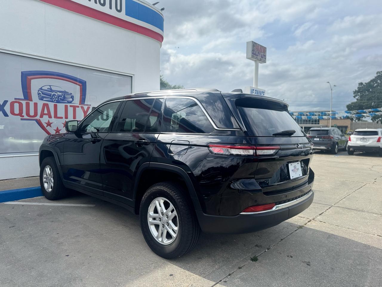Jeep Grand Cherokee Laredo 4WD 2023